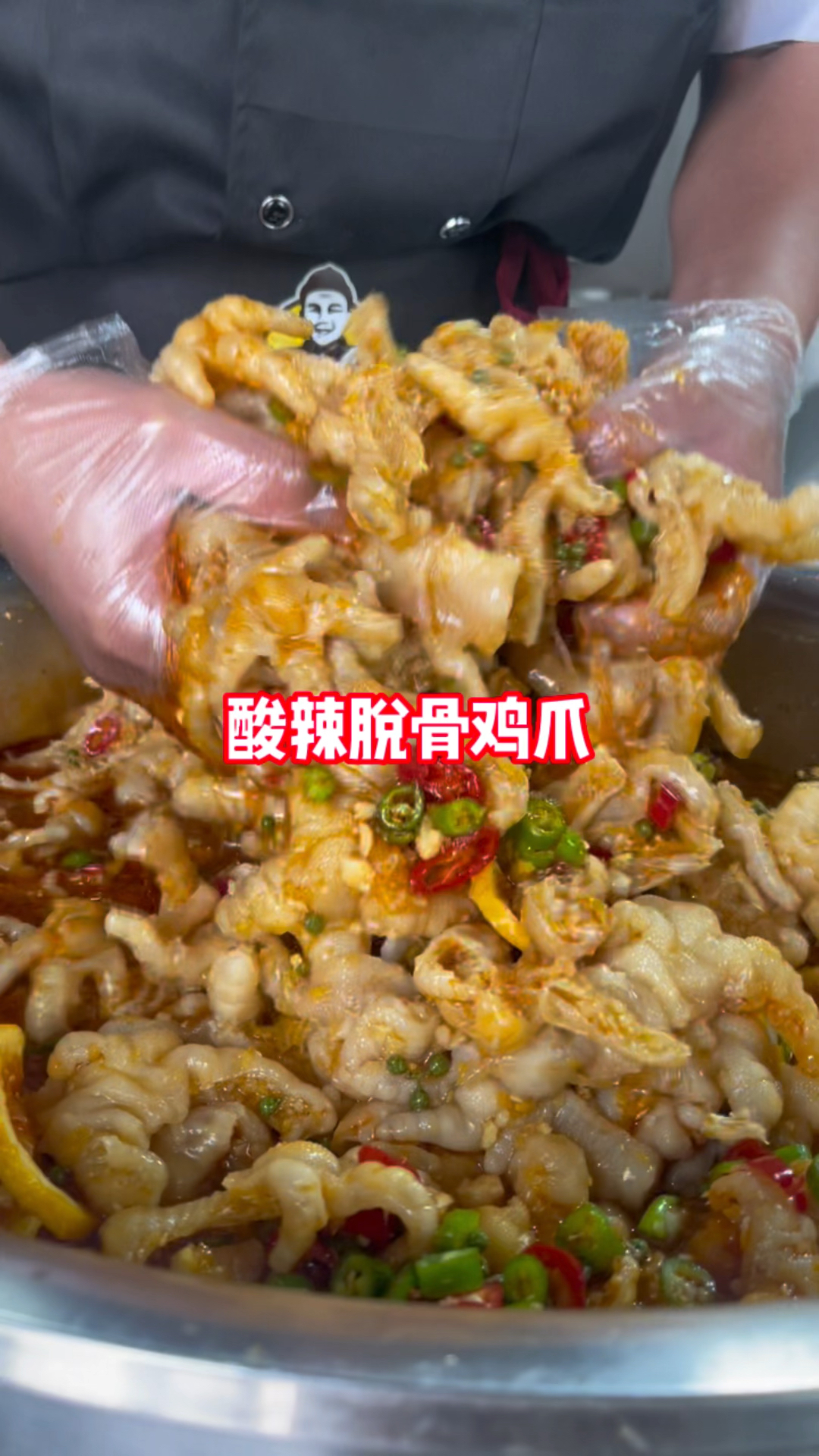 今天刚到的学员就开始做酸辣脱骨鸡爪了#卤味熟食炸货凉拌菜