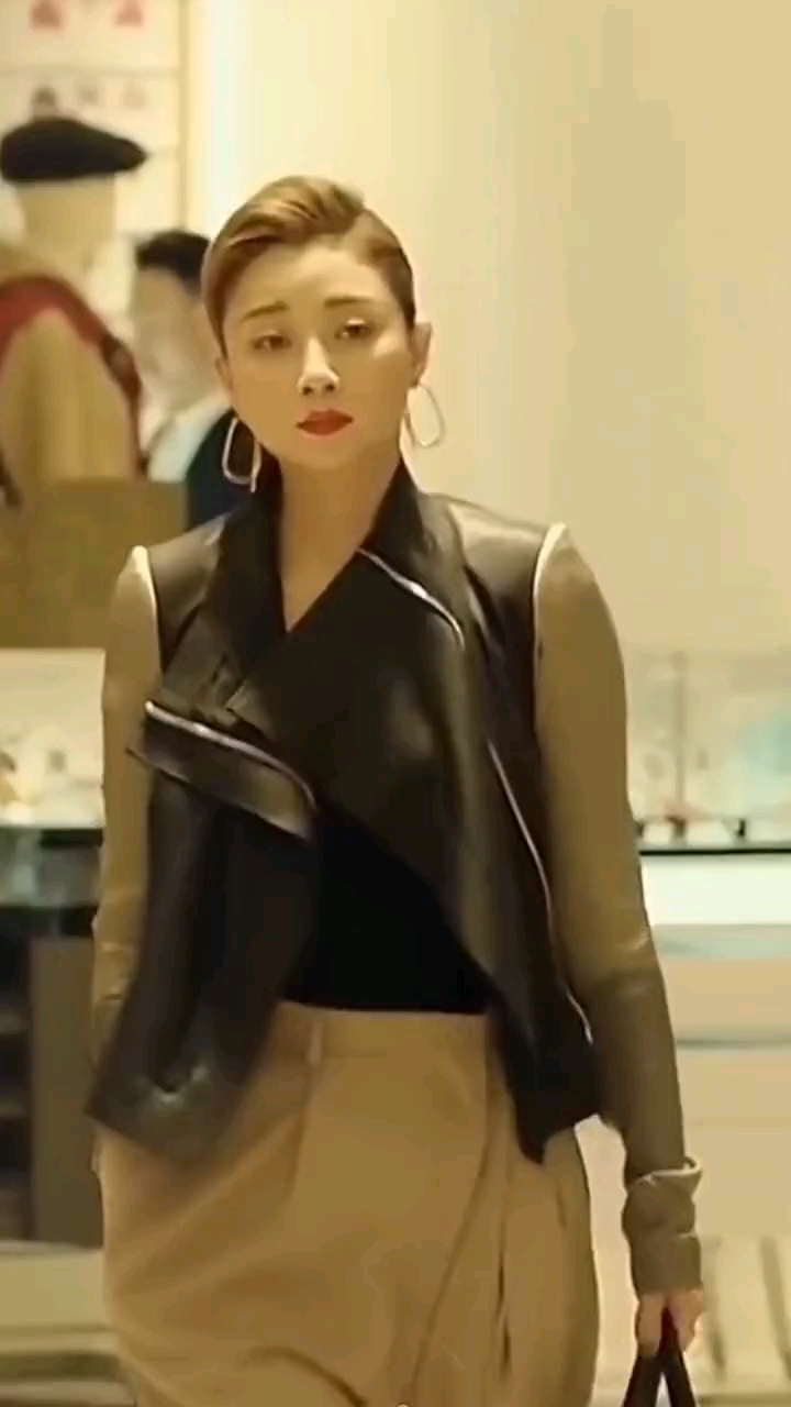 #殷桃#殷桃超级实力派演员,饰演火遍全球“鸡毛飞上天”获得最佳女主角奖实至名归,太优秀