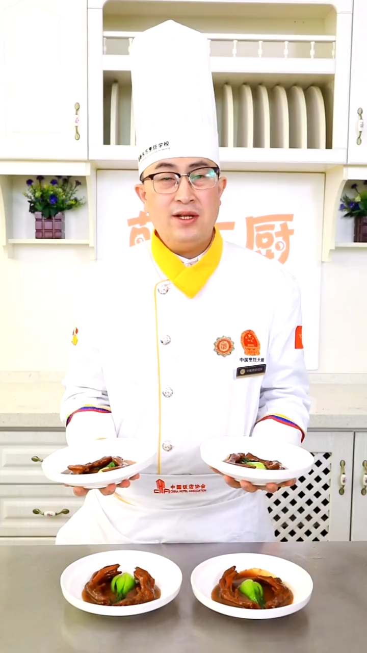 萌大厨教你做家庭版红烧鹅掌