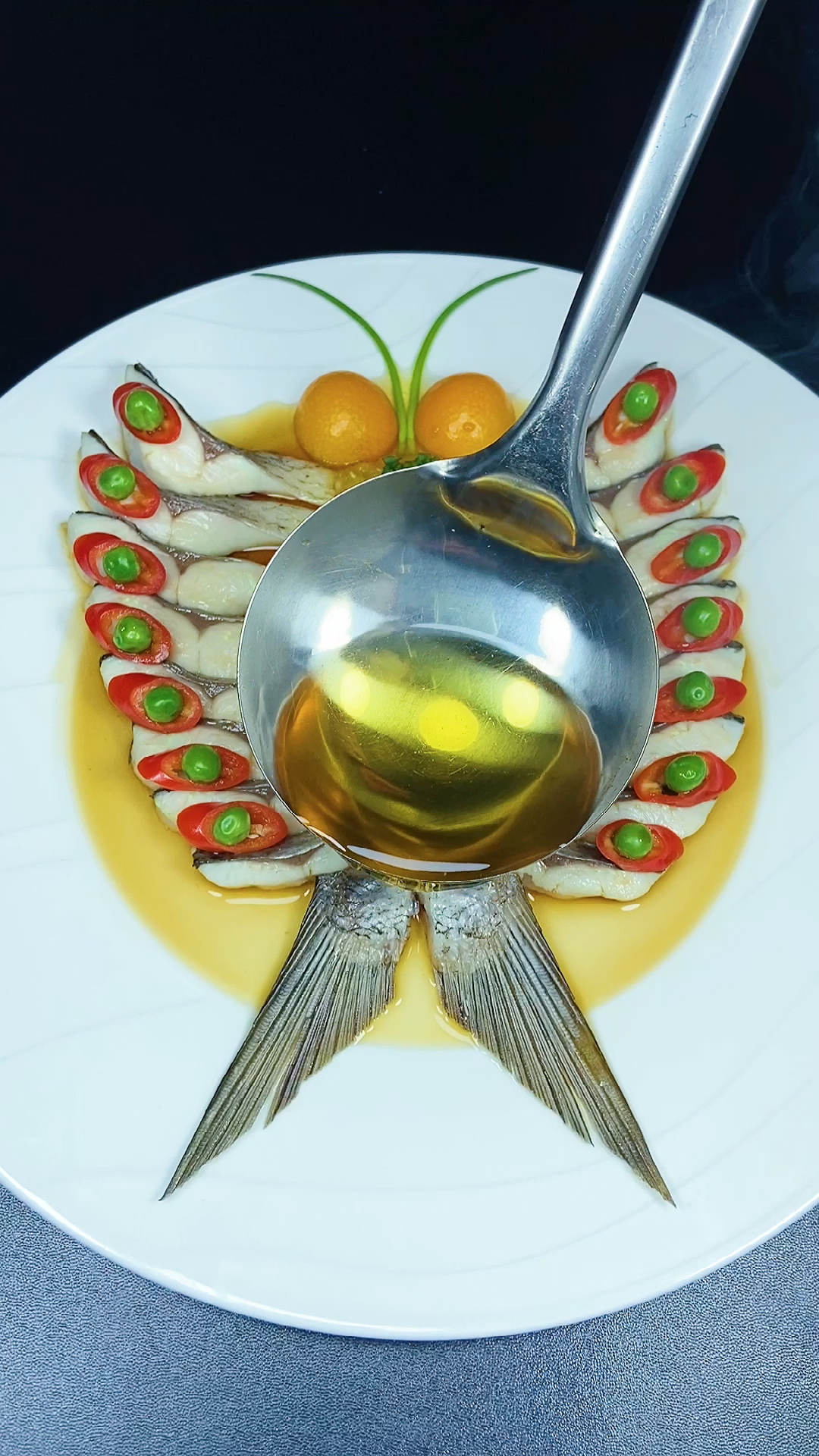 #美食趣胃计划#风筝鱼尾你吃过吗?廉价鱼尾也能做出高大尚的感觉,过年为家人做一道年年有鱼