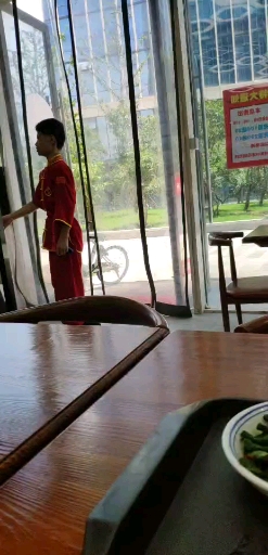 好久都没有吃过这种大食堂中式快餐了!