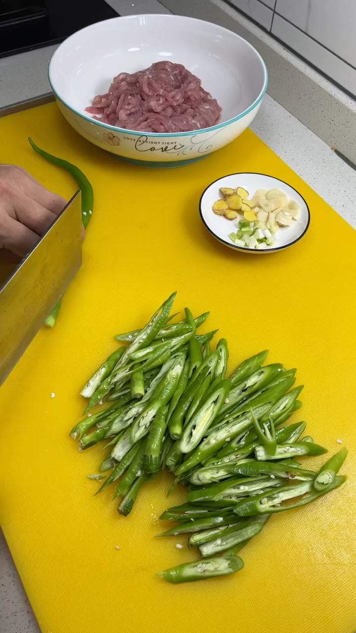 #我家的菜谱#辣椒炒肉丝,你一定要学会,家常菜