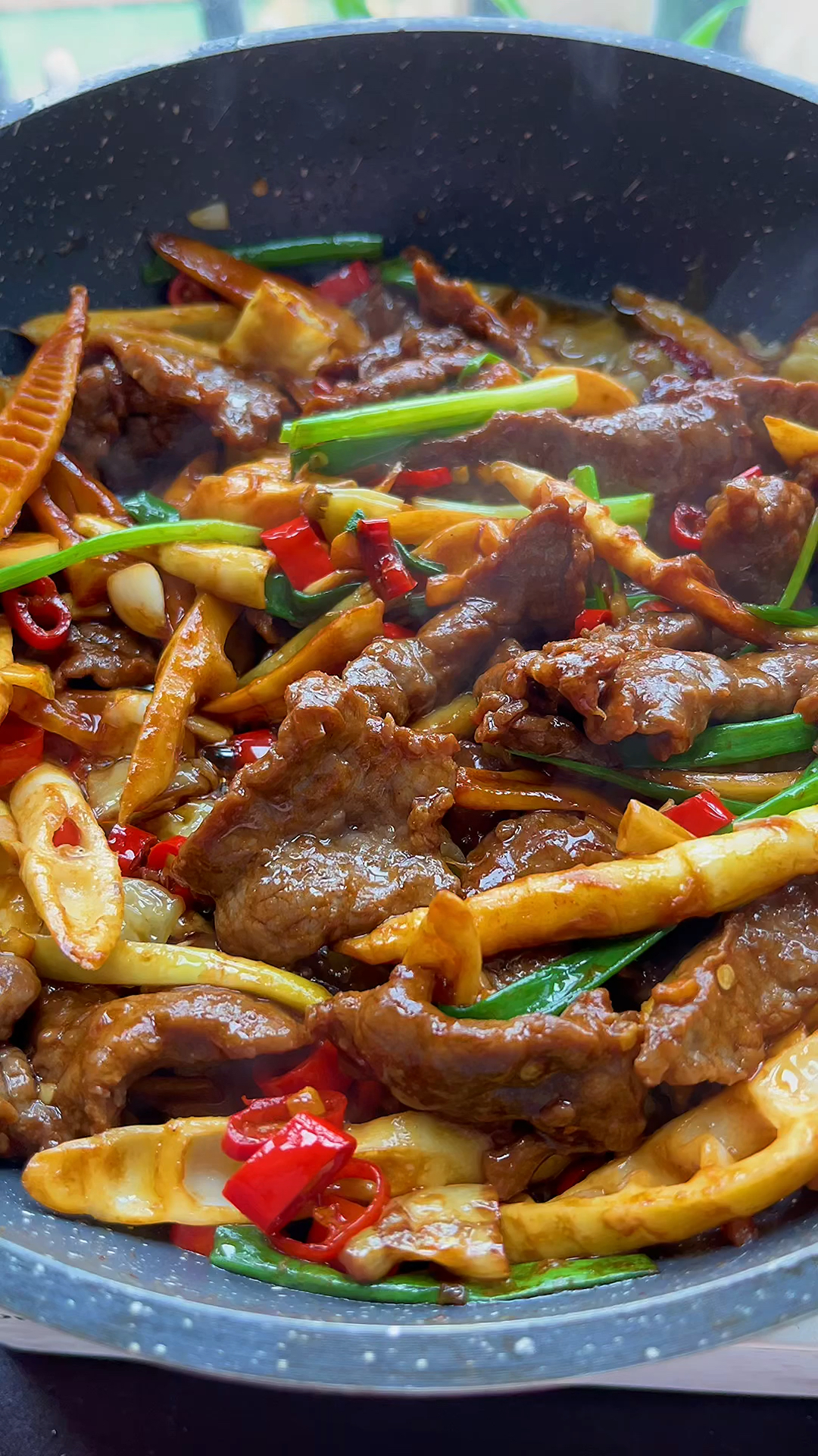 泡椒牛肉炒竹笋,酸酸辣辣的太过瘾了!