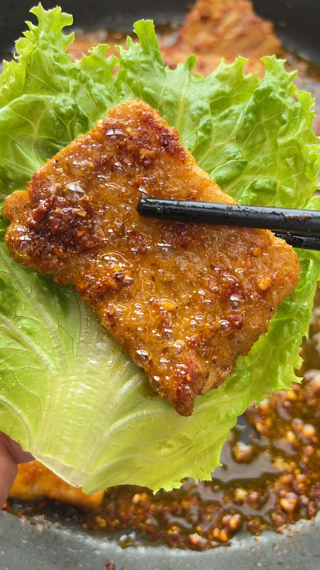 梅花肉这样做成烤肉,香滋滋,比烤肉店还好吃,自己做的干净卫生,吃着更放心~