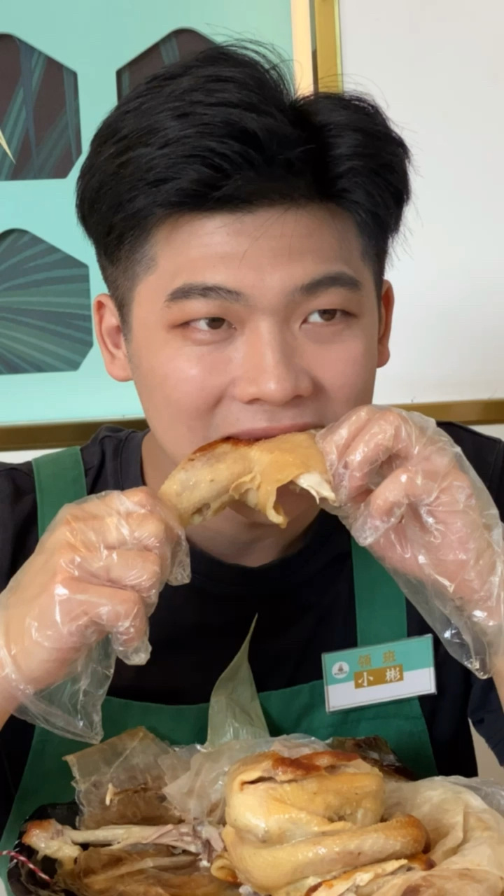 #嗲嗲的椰子鸡#这就是三亚超火的椰子鸡，三亚旅游必打卡