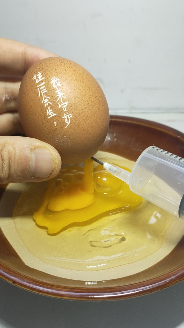 #手工制作#在鸡蛋上作诗作画搞创作