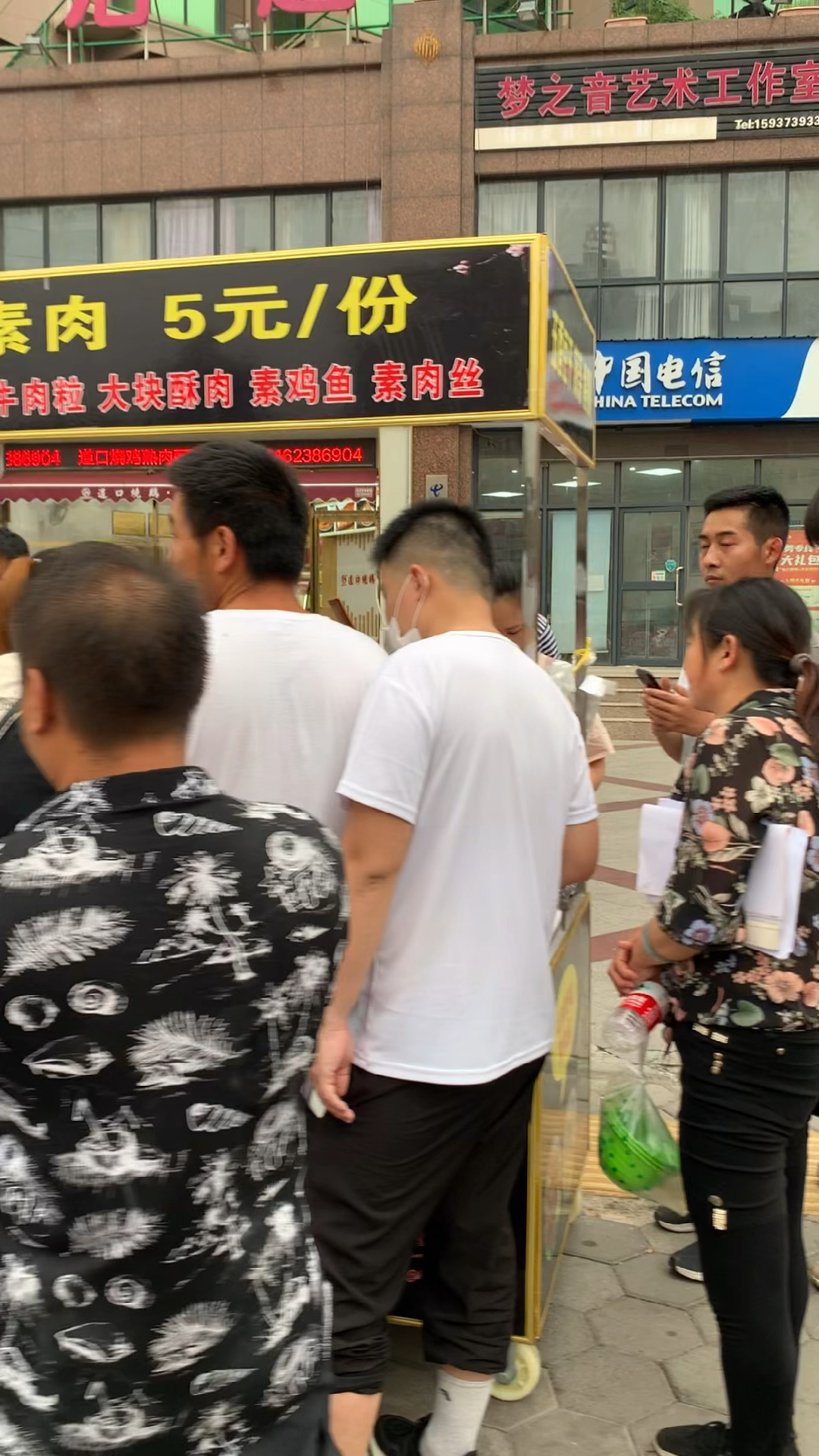 手撕素肉,出摊被包围,一份5米,好吃还实惠
