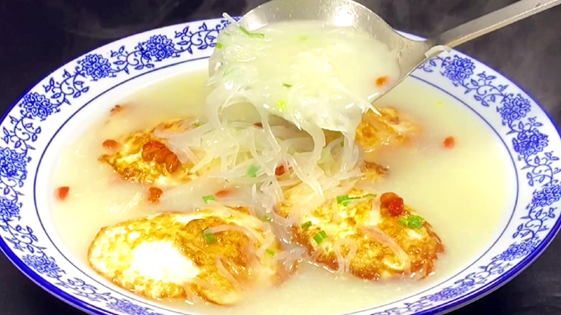 #美食#煎蛋萝卜汤暖心又暖胃
