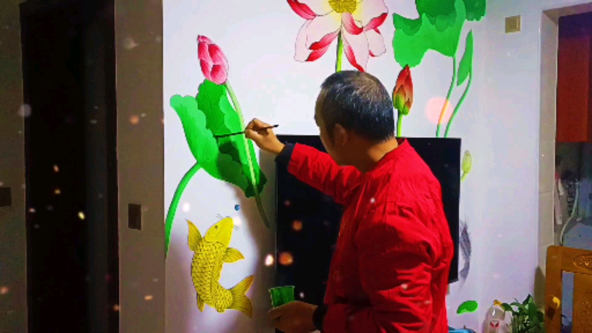 #励志正能量#手绘墙画,电视背景墙荷花鱼,和气生财年年有鱼完工