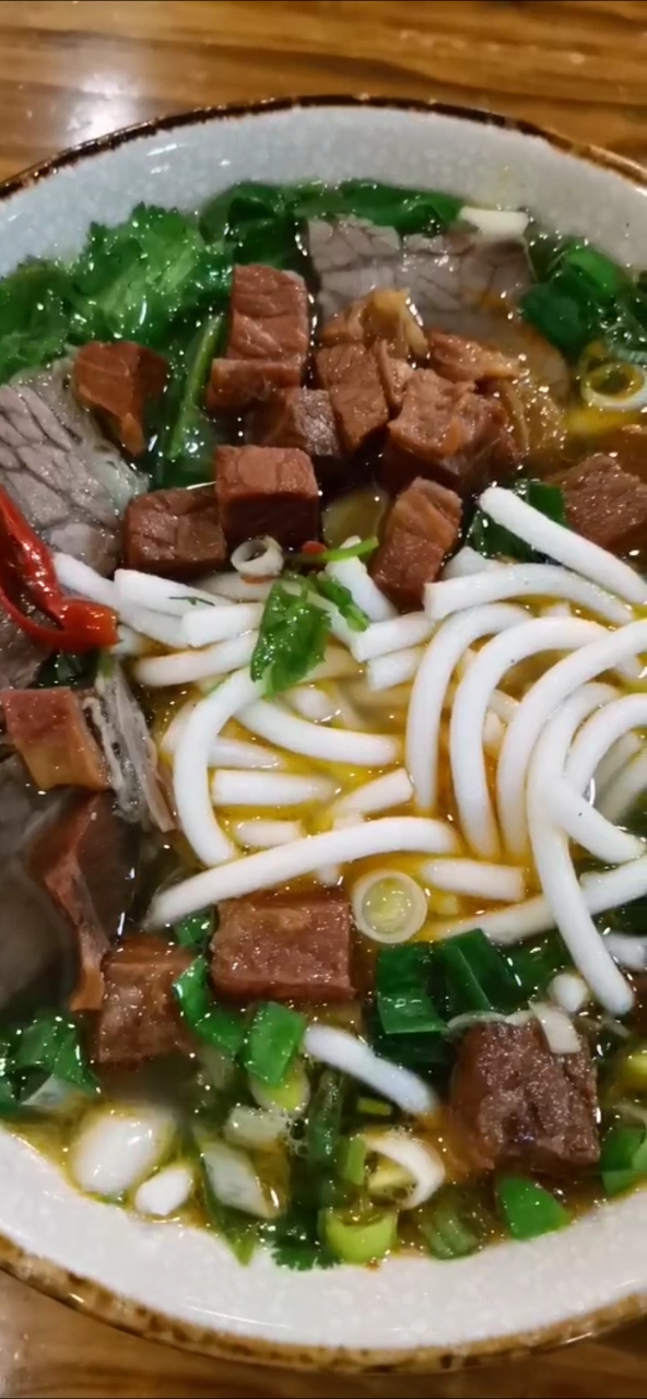 #家乡特色美食#贵州香林苑羊肉粉培训,花溪牛肉粉培训:来碗红烧牛肉粉,好吃极了
