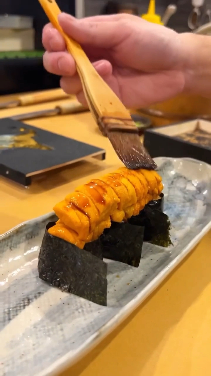海胆军舰寿司,这样吃才满足!