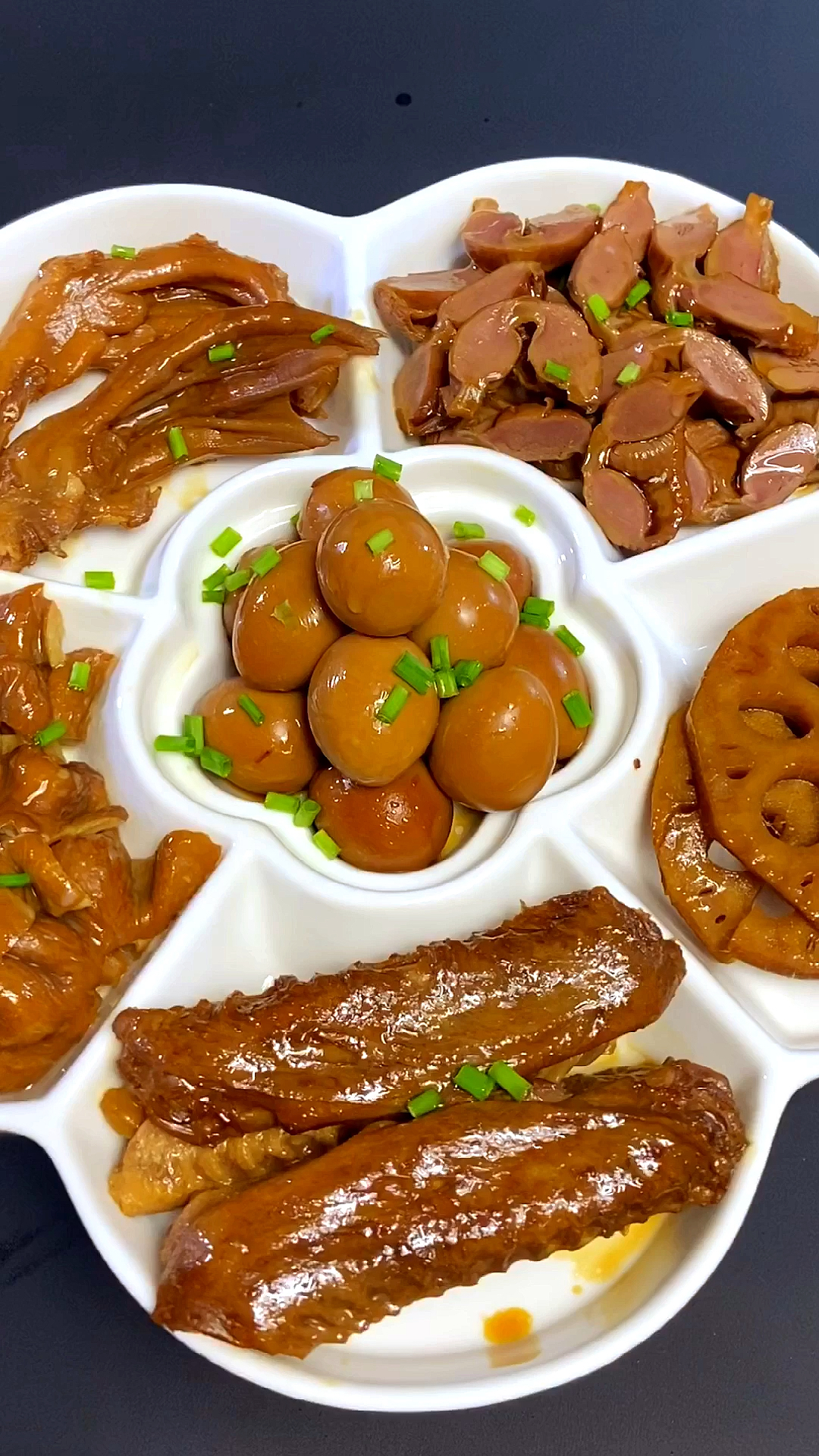 用电饭锅就能做出超级美味的卤水拼盘,这个教程千万不要错过哦#卤菜