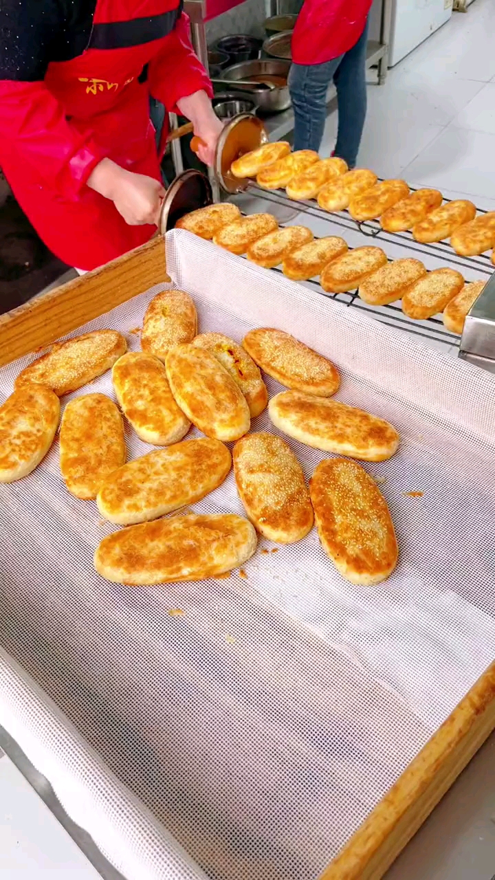 #全民最牛手艺人#油酥烧饼,香甜软糯还Q弹。