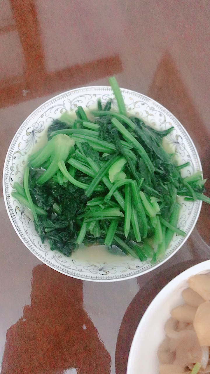 炒波菜、洋葱土豆、青鱼咸菜汤