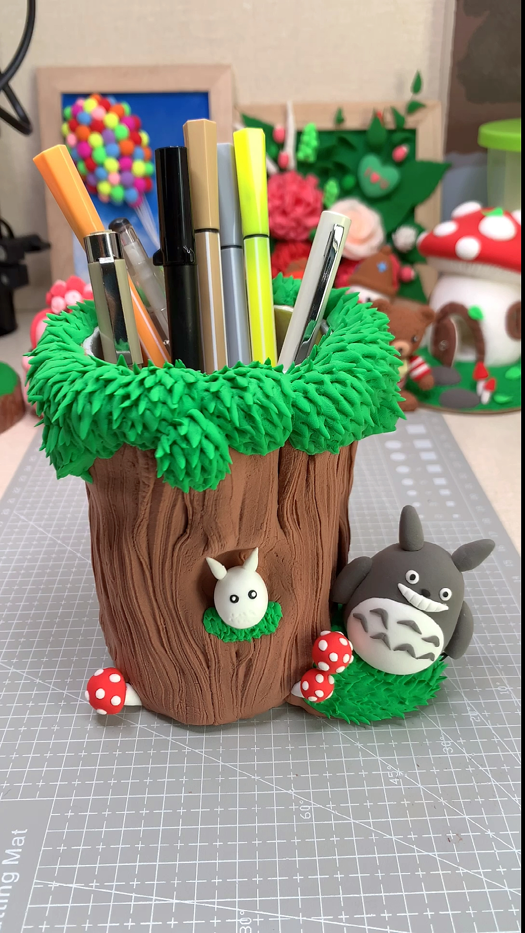 #超轻粘土#吃完薯片桶桶不要丢,嚯吧嚯吧就是一个可爱的笔筒啦!