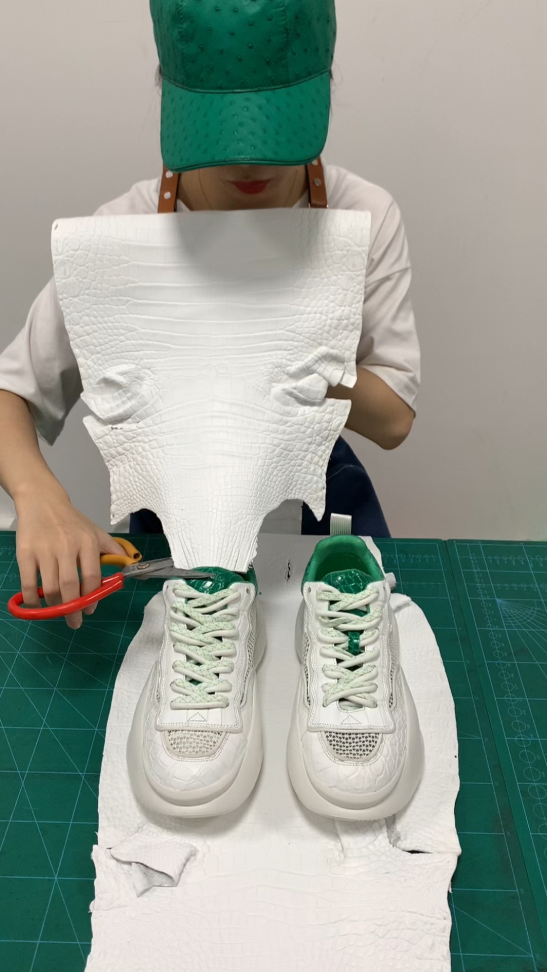 鳄鱼皮休闲鞋,情侣款