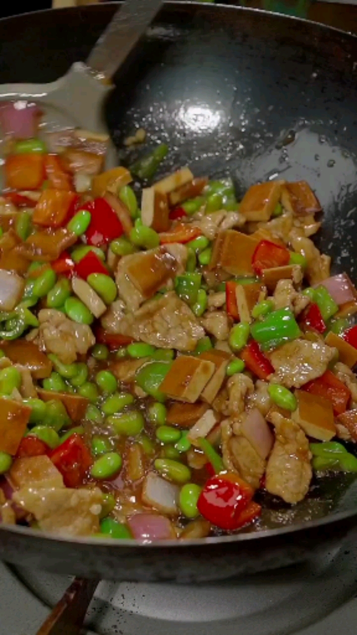#美食#里脊肉炒辣椒的家常菜做法。