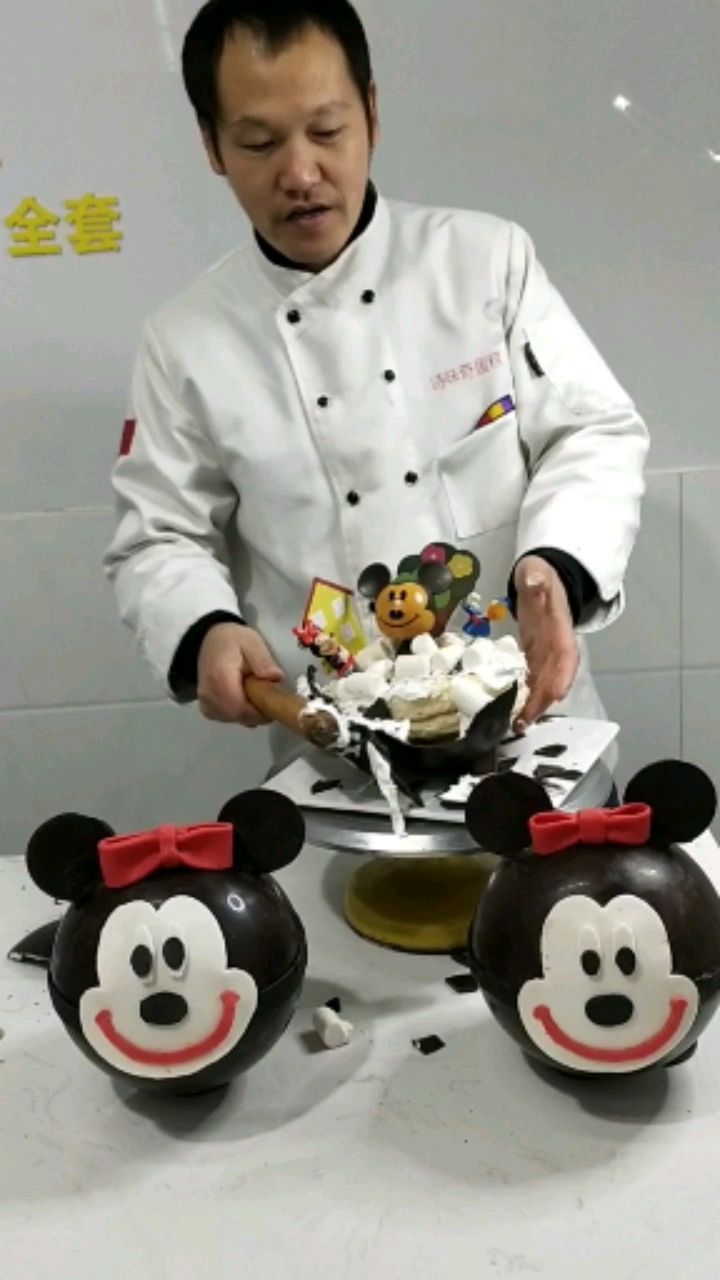 #生日蛋糕#米奇糖皮蛋糕制作,辛苦一个小时,砸了