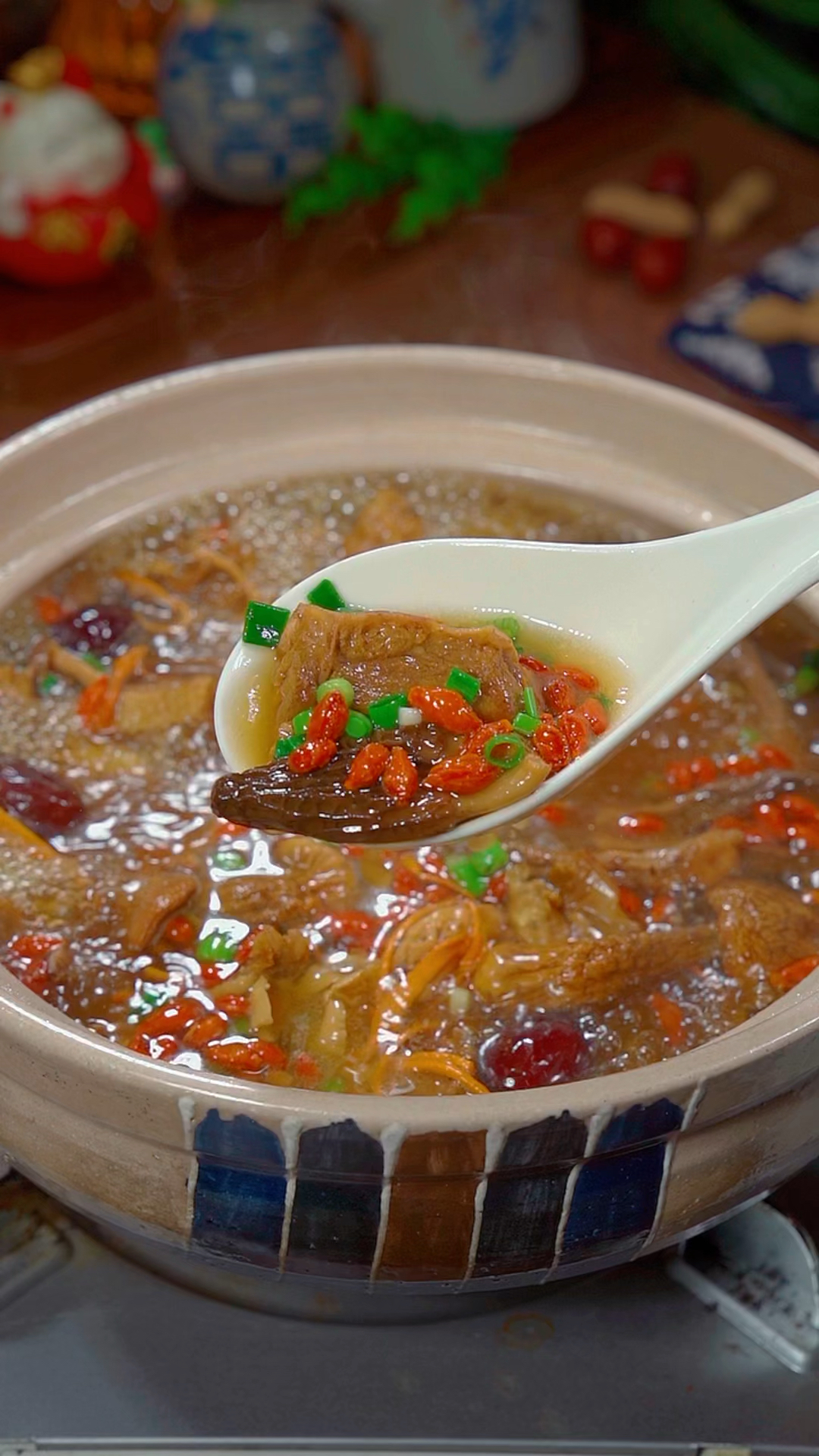老鸭汤的做法,炖老鸭汤要不要焯水,这样炖的老鸭汤汤鲜味美,太好喝了