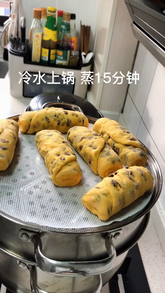 红豆南瓜馒头今天给孩子做了粗粮馒头出锅香甜松软简单易做你也试试吧