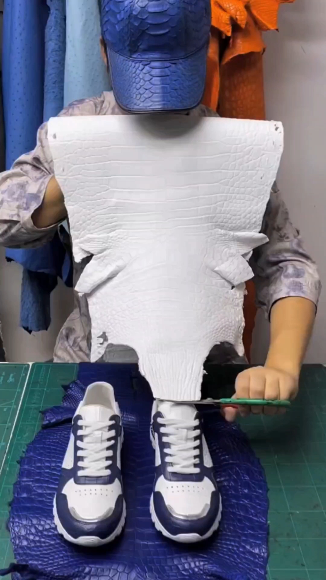鳄鱼皮运动鞋
