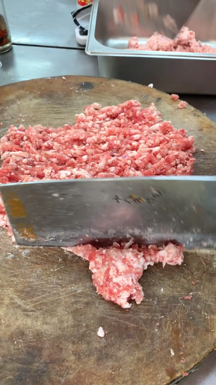 四川特色美食罗汉宝肚猪小肚内放入猪肉馅料吃一口满满的都是肉满口留香