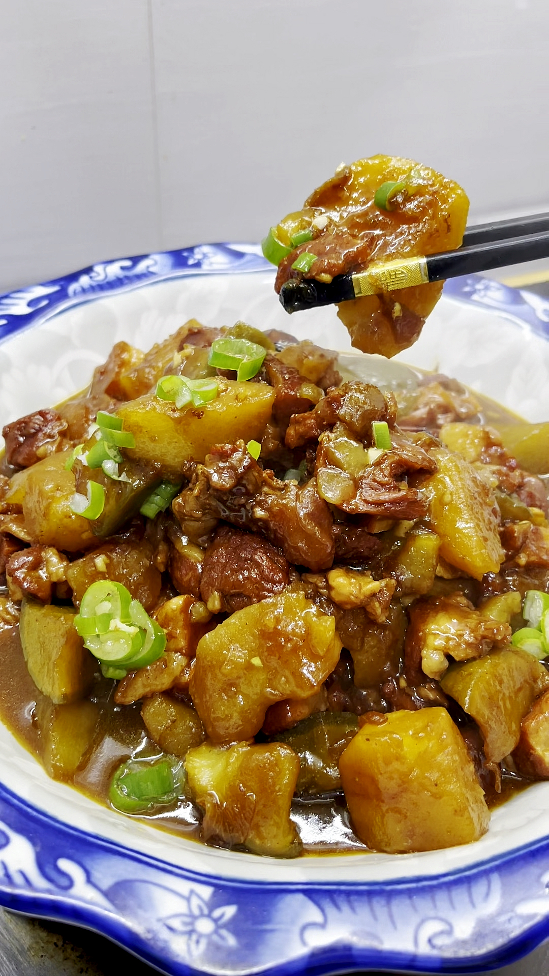 牛肉焖土豆萝卜