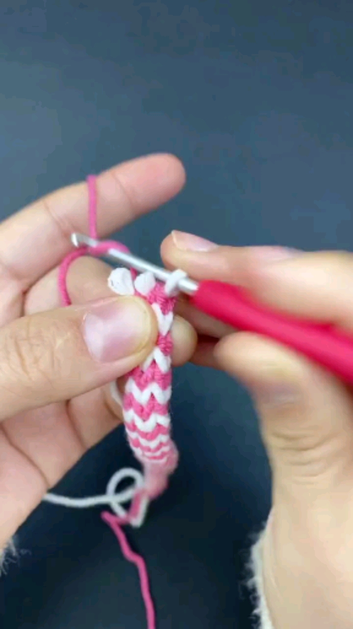 #钩针教程#双色线包带绳的钩法。