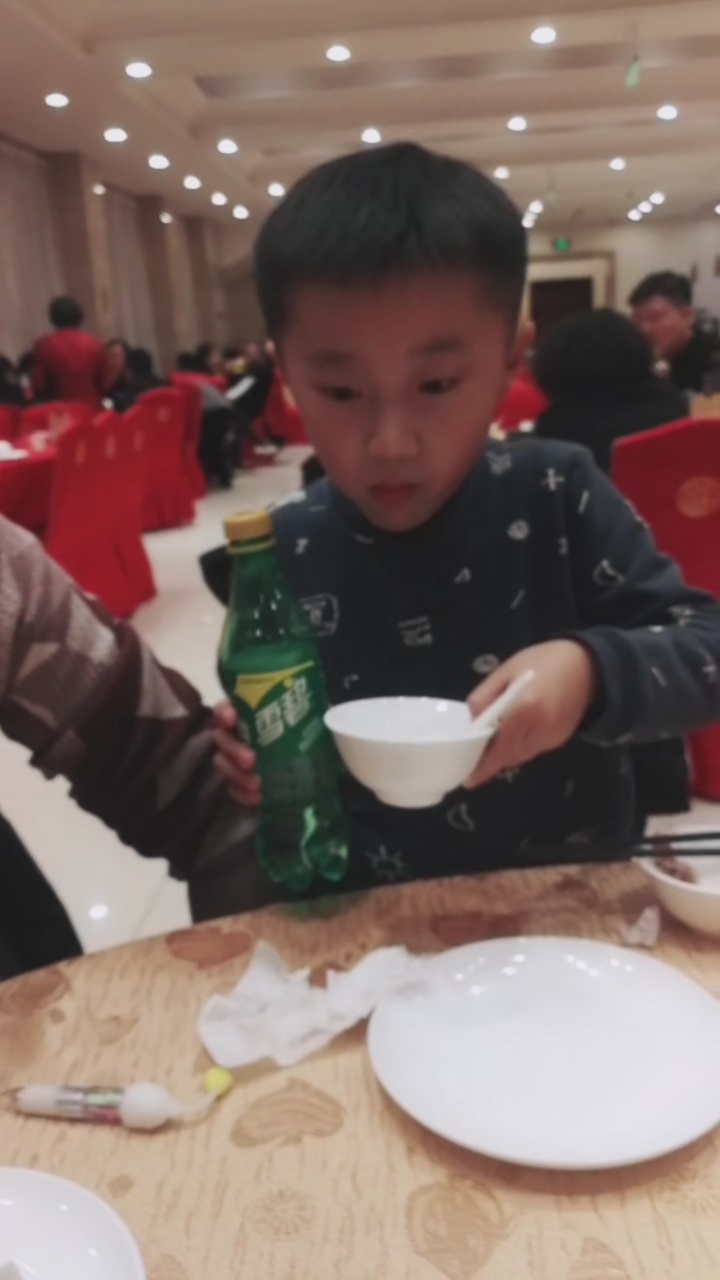 鸿宴饭庄的特色菜肘子