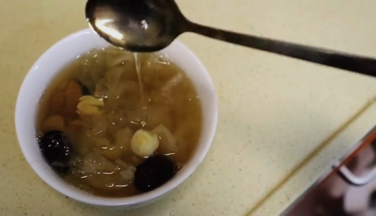 #晒晒我的春节美食#过年高汤喝腻啦,来一碗美容养颜,补血益气的红枣桂圆银耳汤吧