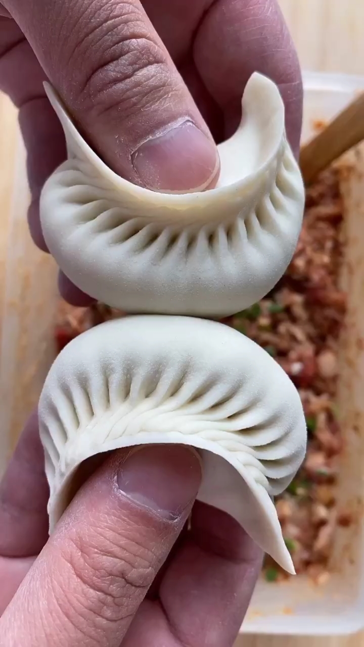 #美食记#超慢动作,月牙饺子包法