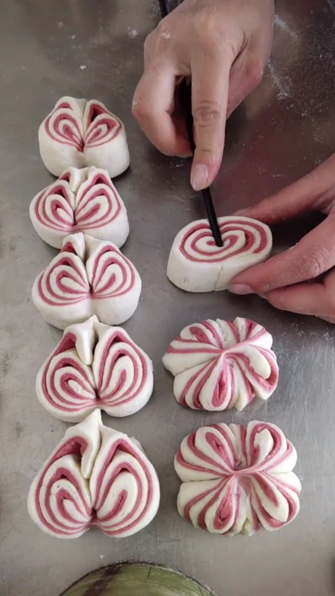 这个叫花馍还是花卷?我说花卷粉丝又该说我了,你们给起个名字吧