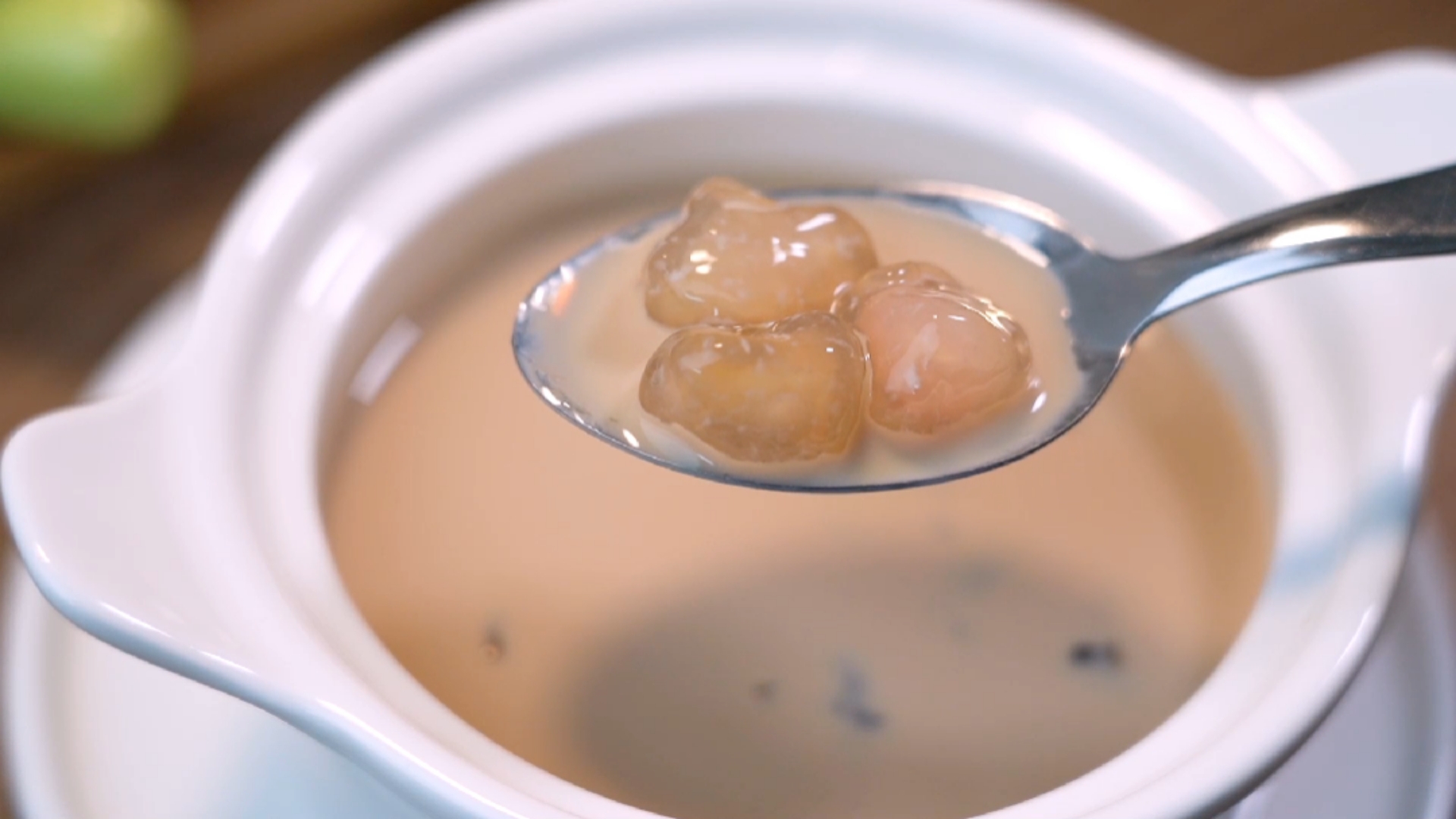 #蜜桃奶茶#粉粉嫩嫩的蜜桃珍珠奶茶你怎么能错过～快艾特你列表的第一个幸运儿给你做呀