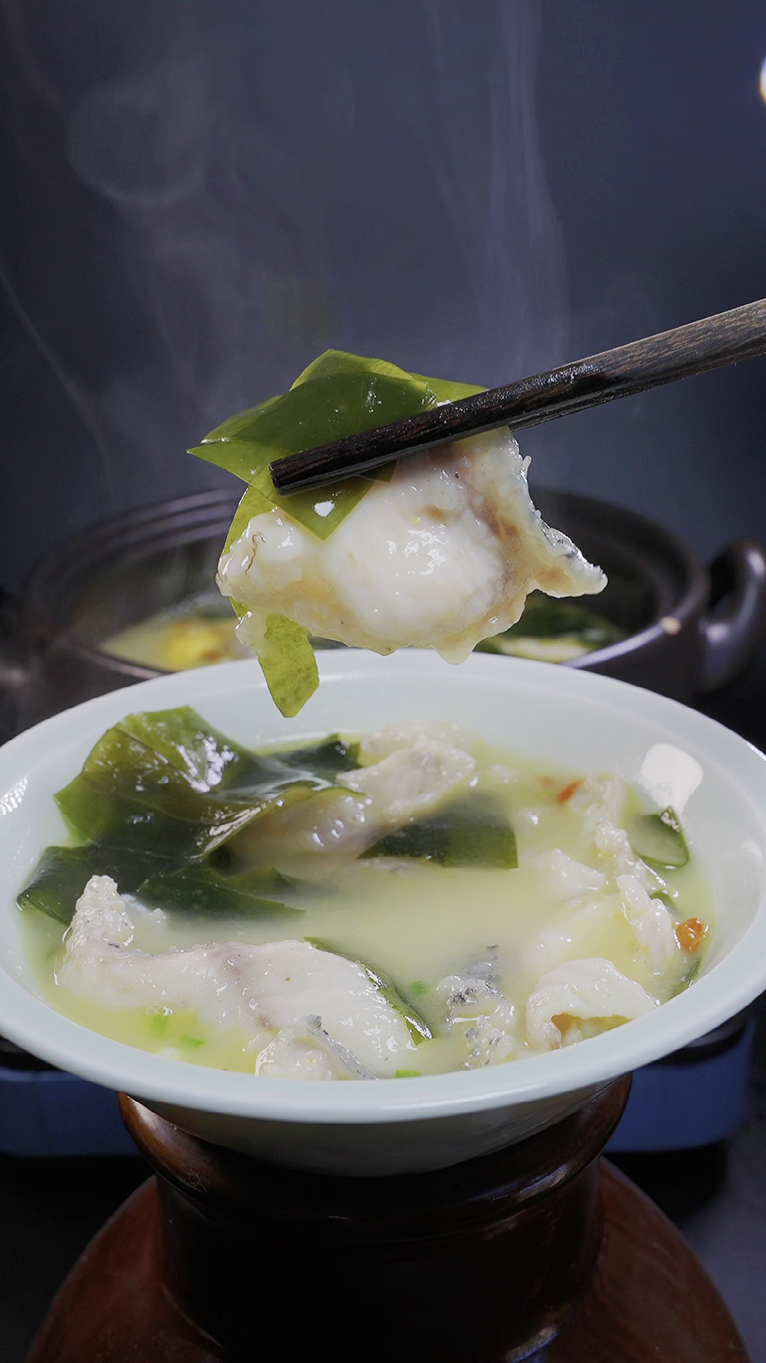 #在家做个拿手菜#这样子做的裙带菜乌鱼汤非常鲜美好吃,建议每周给孩子们做两次!