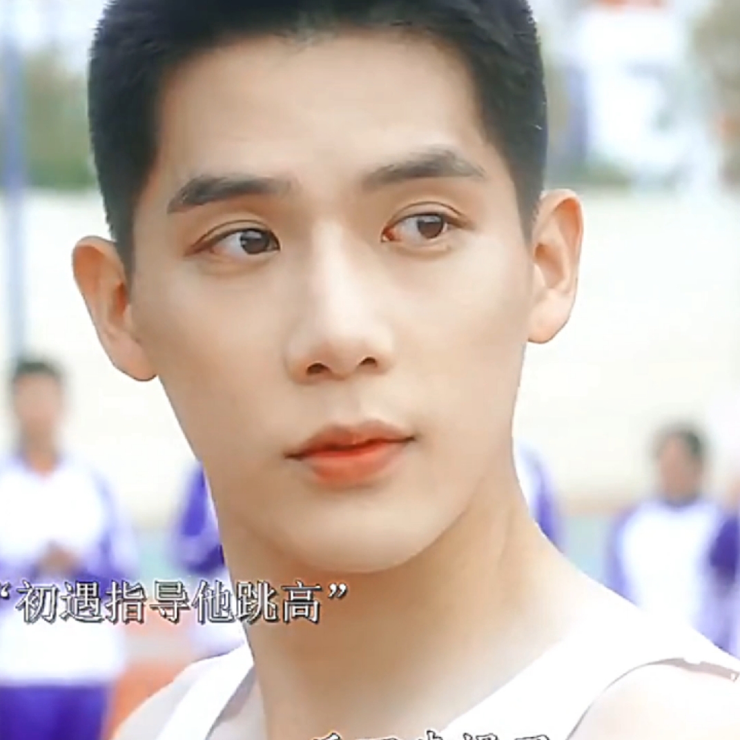 体育生真的很擅长打直球弟弟看罗娜的眼神何止算不上清白啊最后走地鸡的表情可太有意思