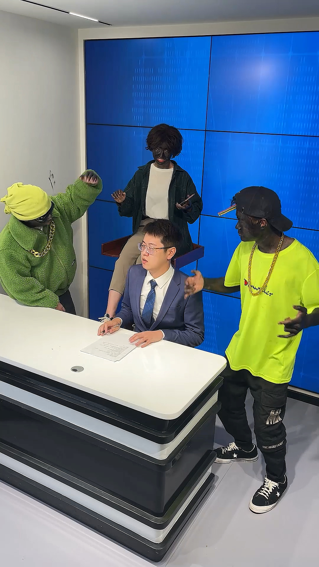 #搞笑段子剧#都说了刚才新闻报道的嫌疑人真不是你们仨#厚米#真人版厚米