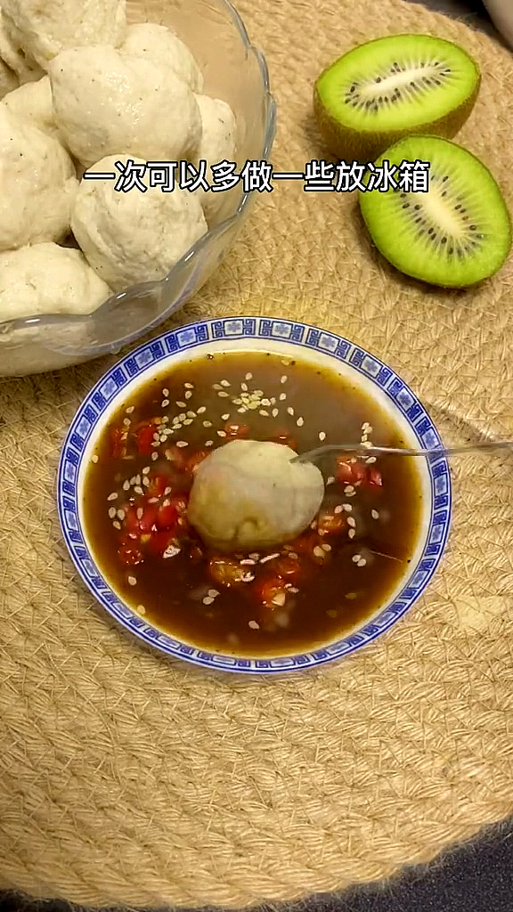 #再不减肥就晚了#鸡胸肉丸,太嫩滑美味了!可以一次多做点放冰箱里,再吃不腻