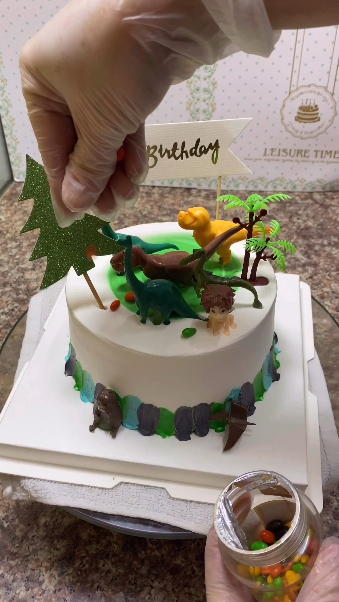 #卡通蛋糕#数数看一共有多少只恐龙?