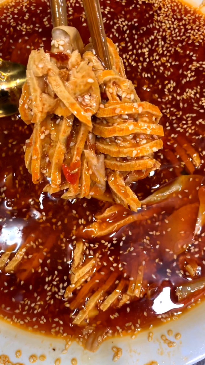 #灌汤烧饼#成人的世界里没有容易二字,每一个为生活努力奋斗的人都值得被敬仰