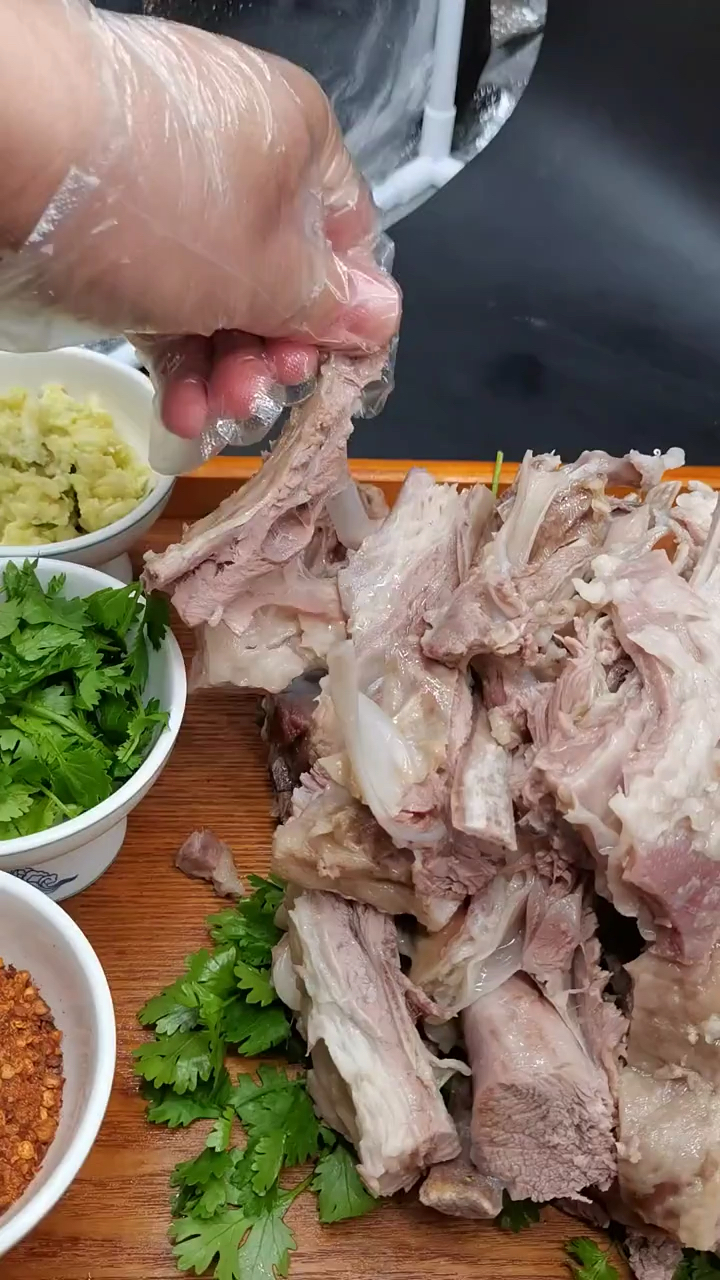 #涮羊肉#熬羊汤如何选择羊肉?山羊肉好还是绵羊肉好?