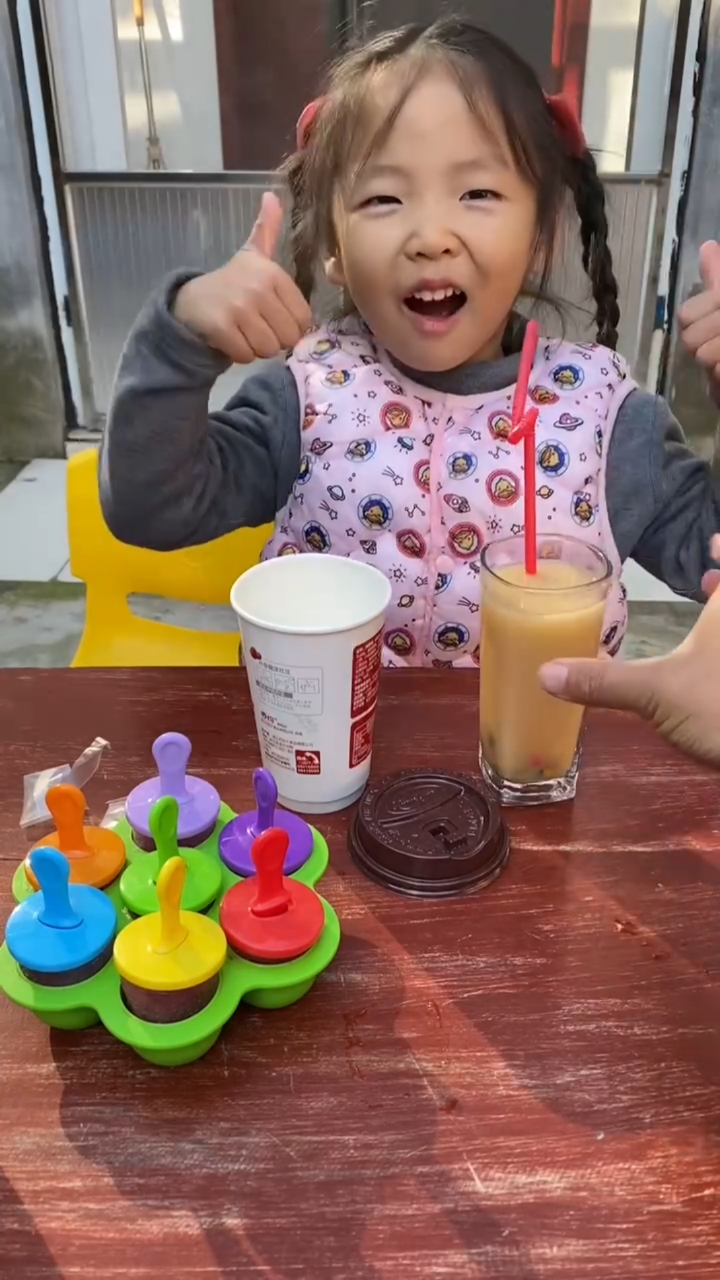 #萤火有奖打卡#我想喝奶茶！