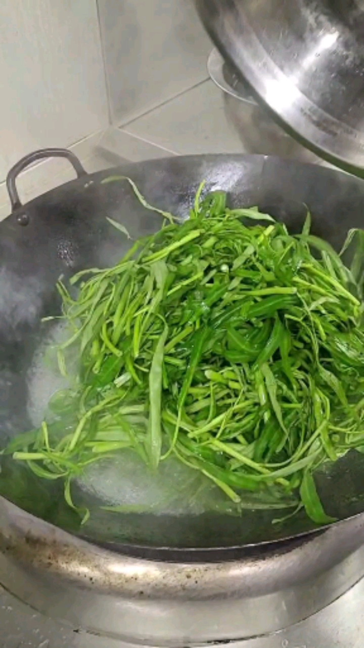 #这厨艺了得。#椒丝腐乳炒通菜