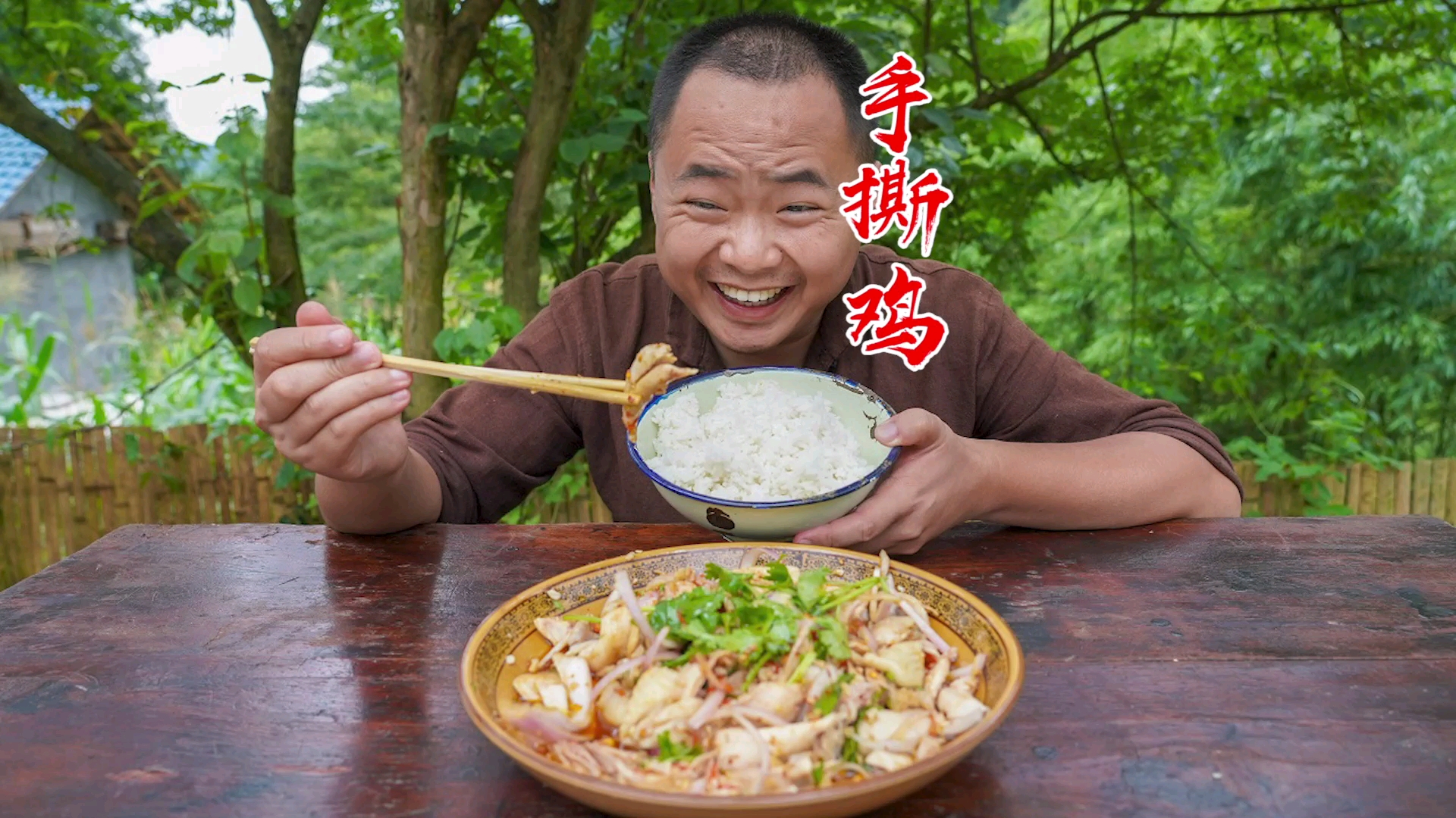 #美食#3斤鸡腿肉1斤洋葱，二牛做个麻辣手撕鸡，再来上一碗米饭，吃爽了