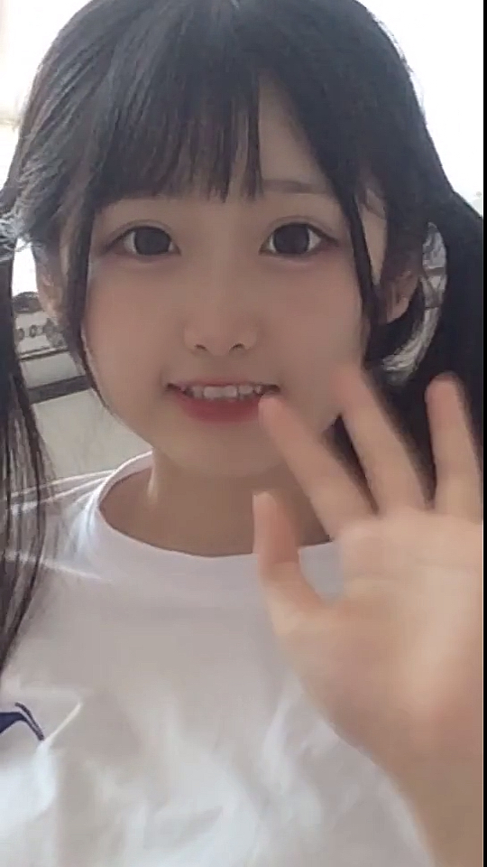 #全网美女最火集#吃了几个包子?