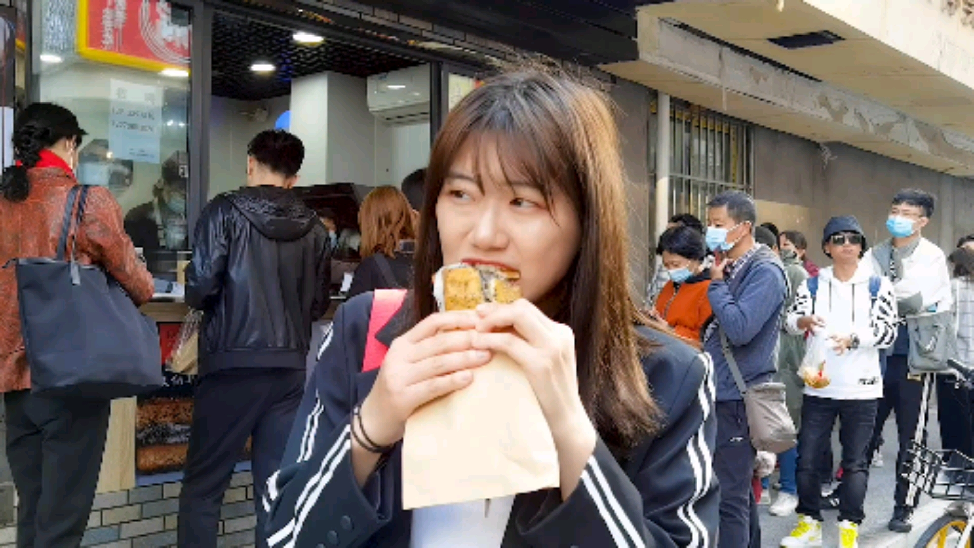 天天排大队的油条包麻糍,真的好吃吗?