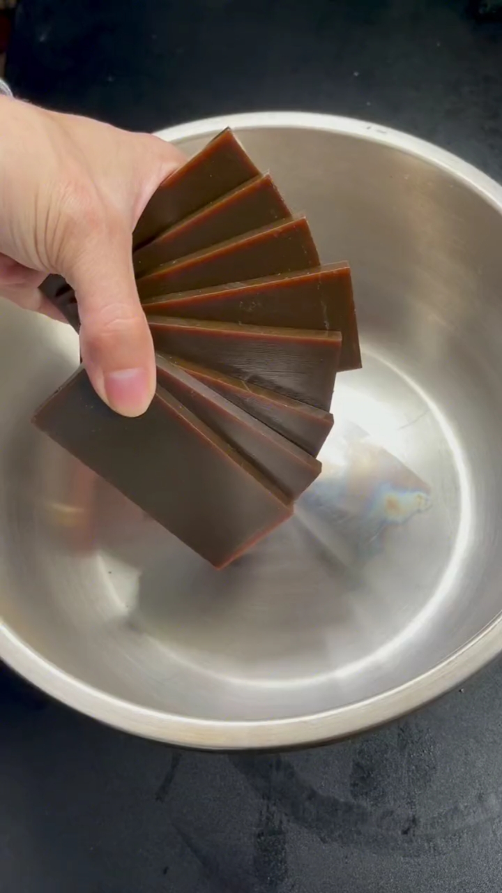 来一个阿胶糕的制作过程,想吃的收藏起来!