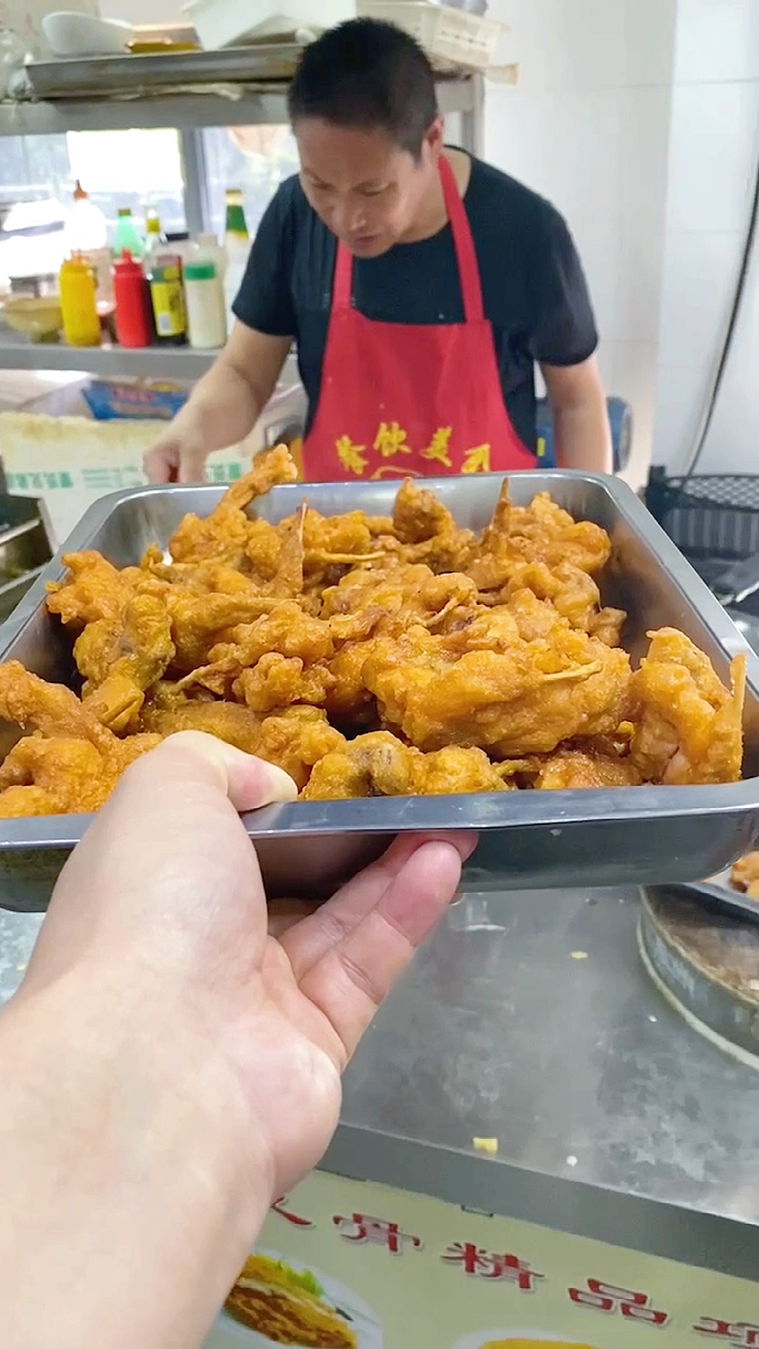 脆皮炸鸡裹粉配方面粉500克玉米淀粉200克吉士粉15克鸡粉10克