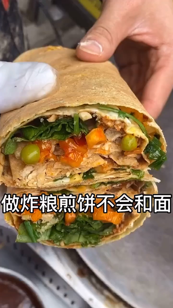 #杂粮煎饼#做杂粮煎饼总是粘锅,那是你不会和面,掌握了这个杂粮煎饼面糊配方与手法,生意天天