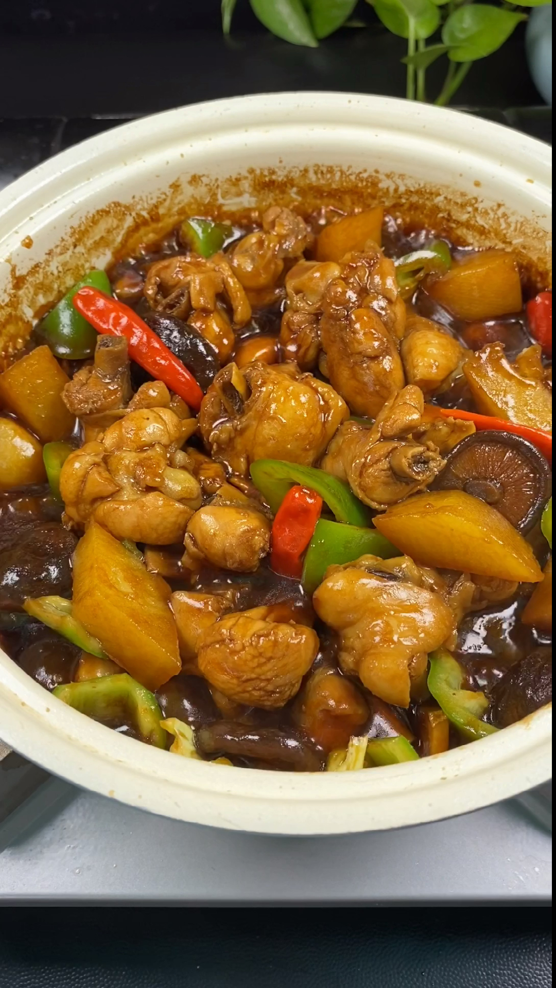 很多人不知道黄焖鸡怎么做好吃,我来教你吧