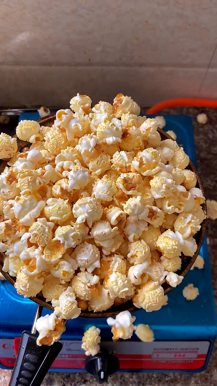 爆米花好吃又简单,在家里就能自制爆米花。